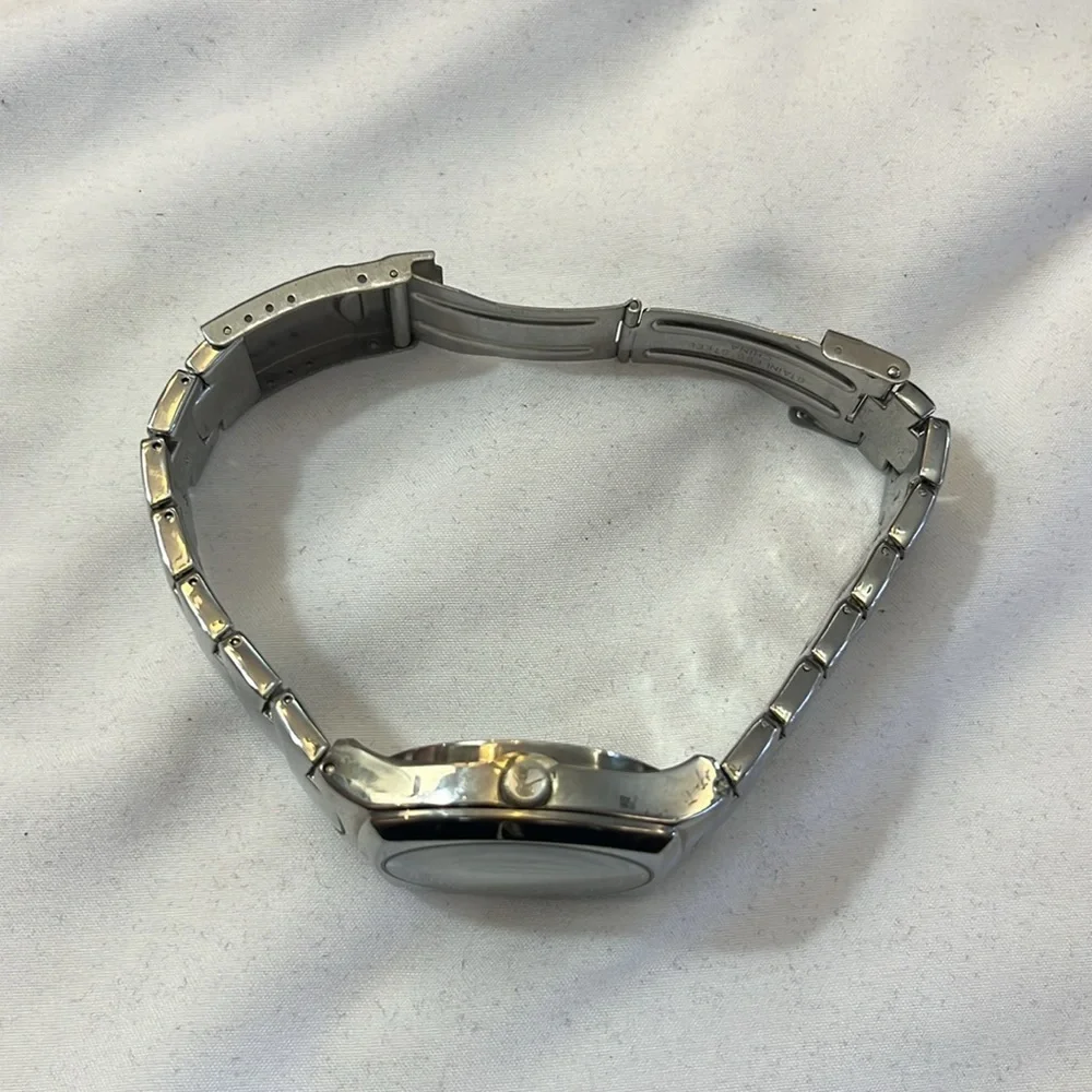 Vintage Red and Green Lorus Mens Watch - Picture 4 of 4